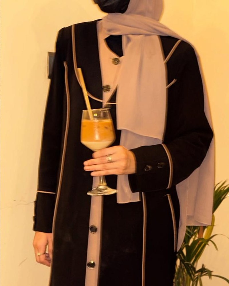 Contrast Piped Abaya