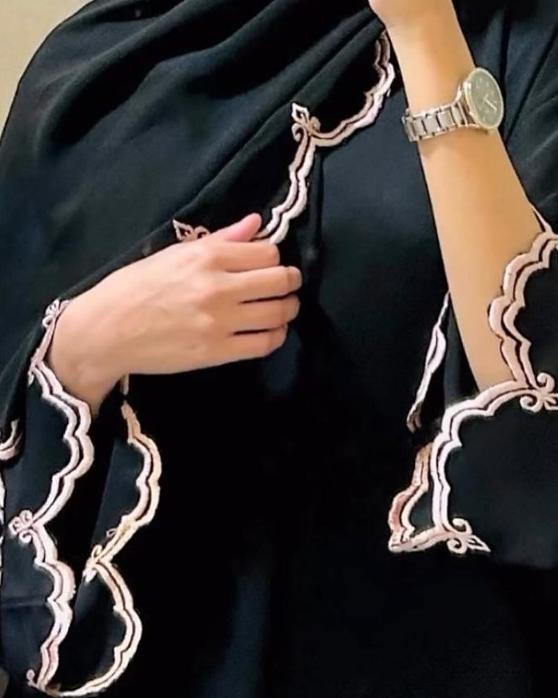 Scallop Sleeve Abaya